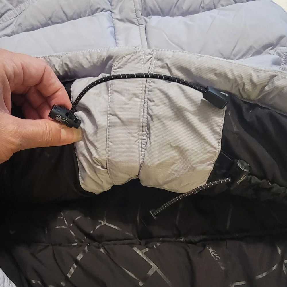 Spyder 700 fill power down puffer vest with zipper velcro closure and 2 pockets - Picture 5 of 9